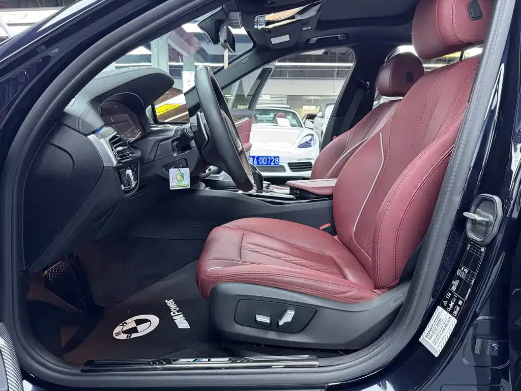 BMW 5 Series 2022 из CN, фото 4