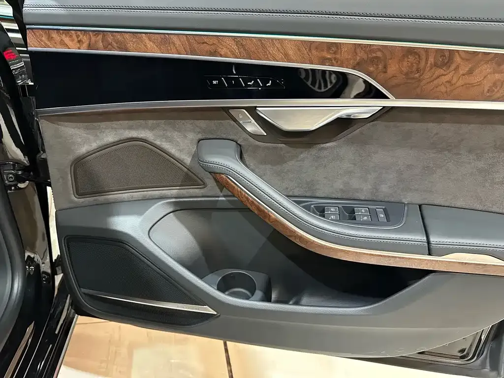 Audi A8 2021 из CN, фото 10