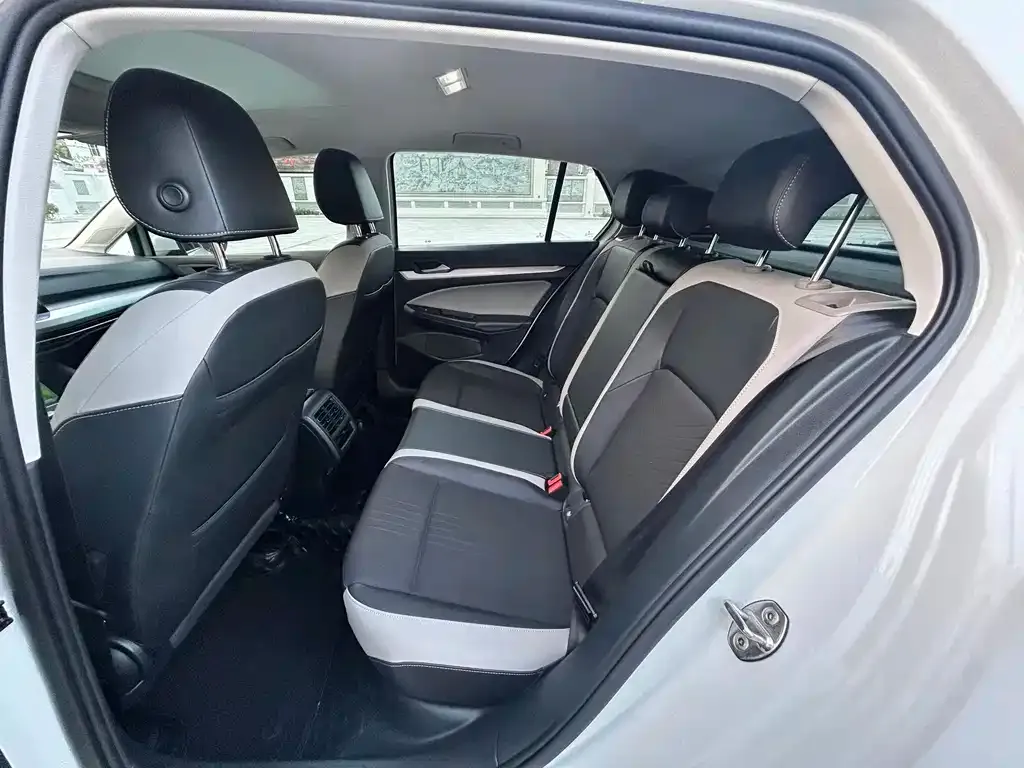 Volkswagen Golf 2021 из CN, фото 6