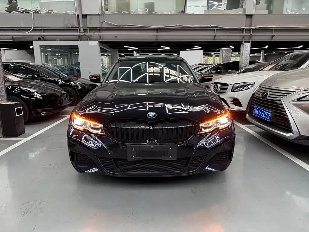 BMW 3 Series 2022 из CN, фото 2
