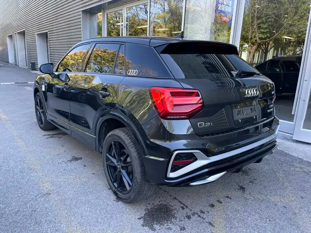 Audi Q2L 2023 из CN, фото 2
