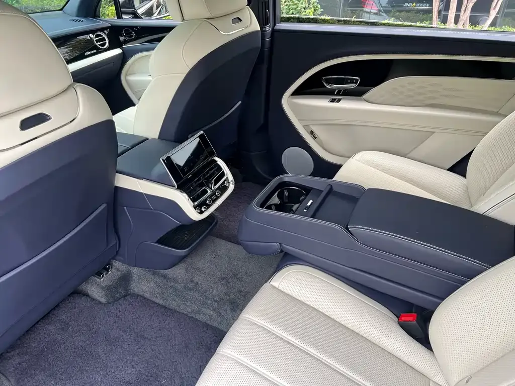 Bentley Bentayga 2023 из CN, фото 10