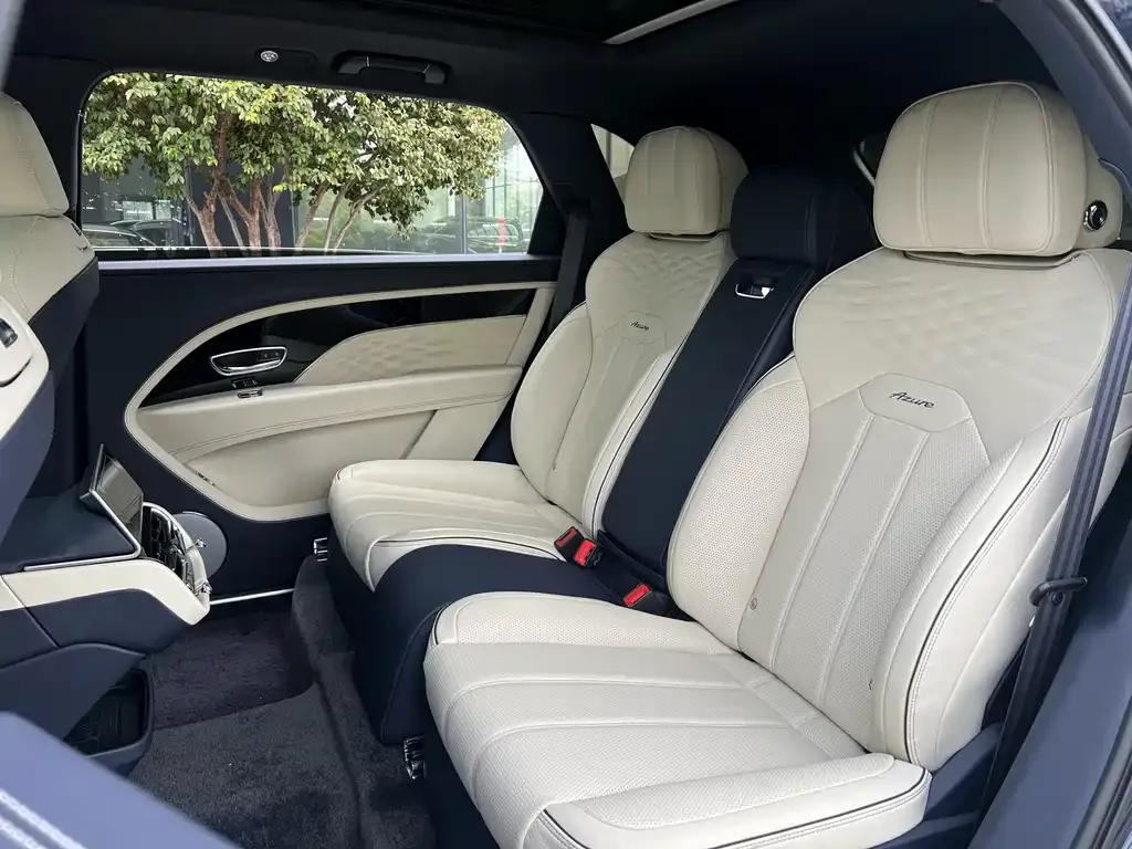 Bentley Bentayga 2023 из CN, фото 8