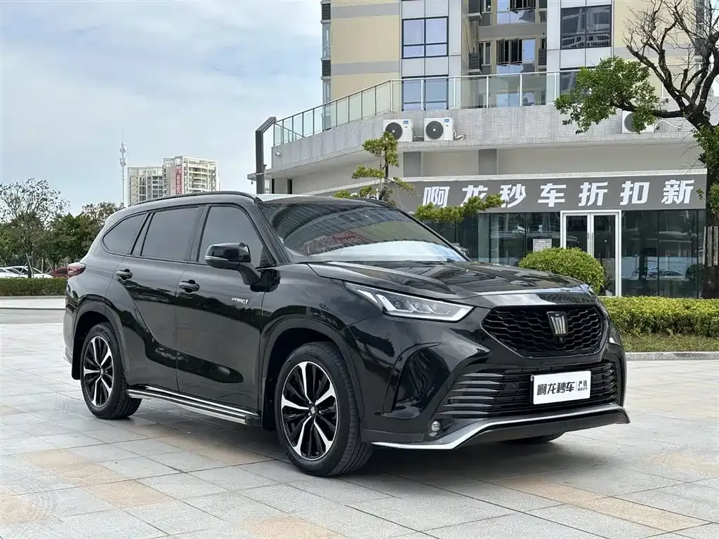 Toyota Crown Kluger 2023 из CN, фото 4