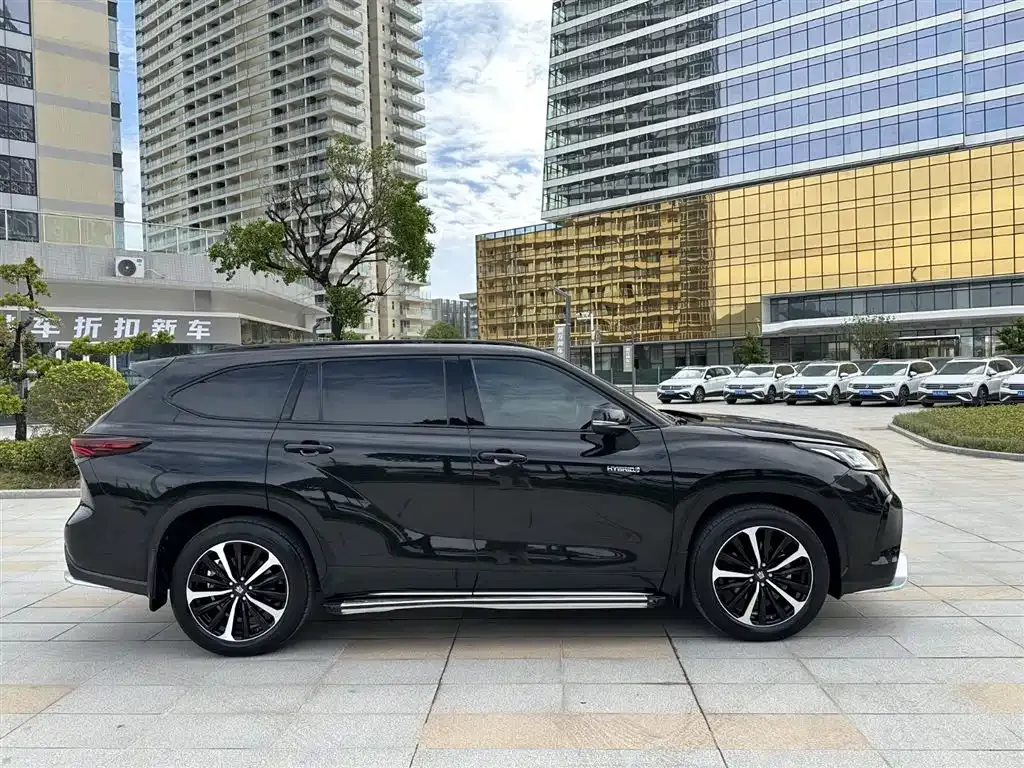 Toyota Crown Kluger 2023 из CN, фото 6