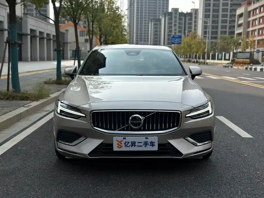 Volvo S60 2024 из CN, фото 2