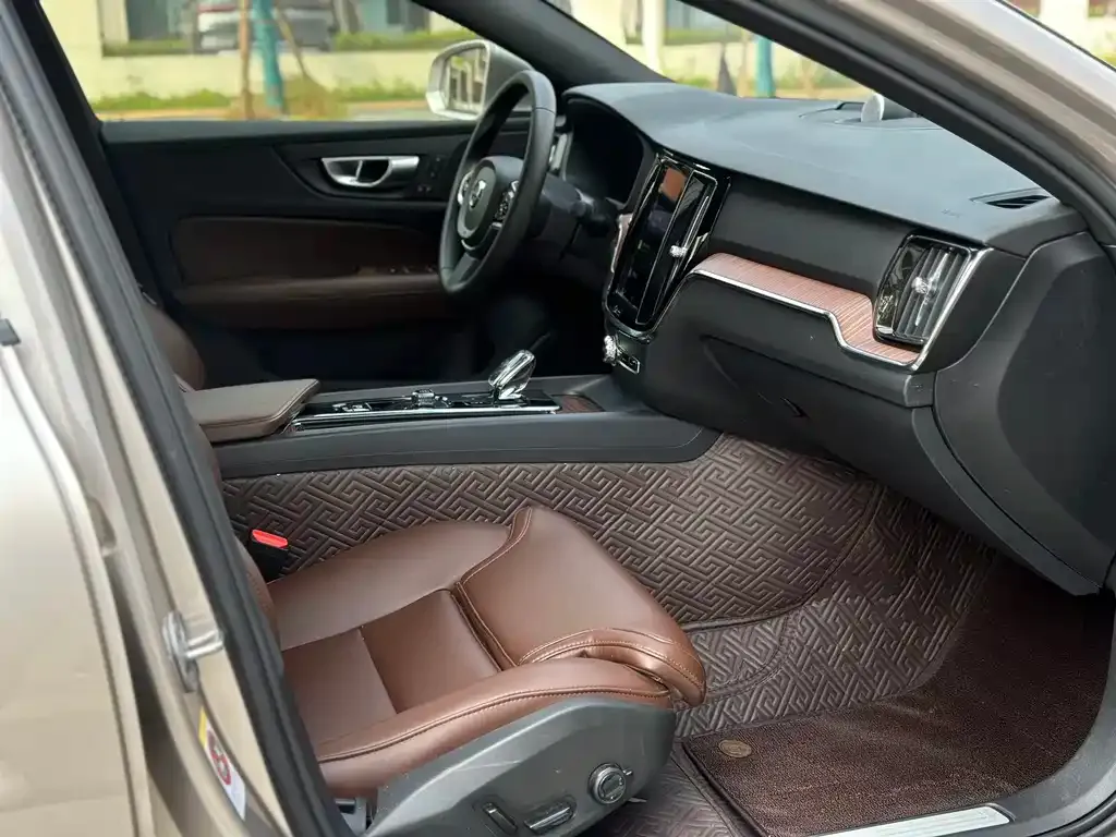 Volvo S60 2024 из CN, фото 6