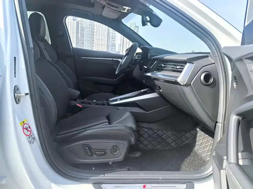 Audi A3 2023 из CN, фото 10