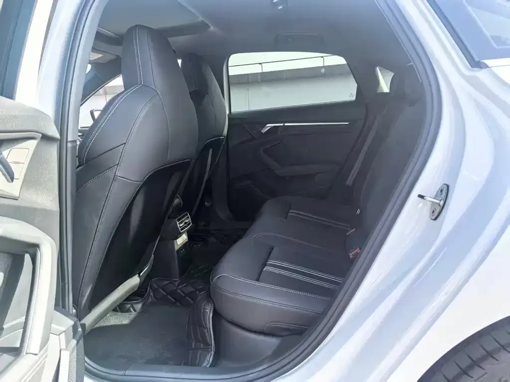 Audi A3 2023 из CN, фото 6