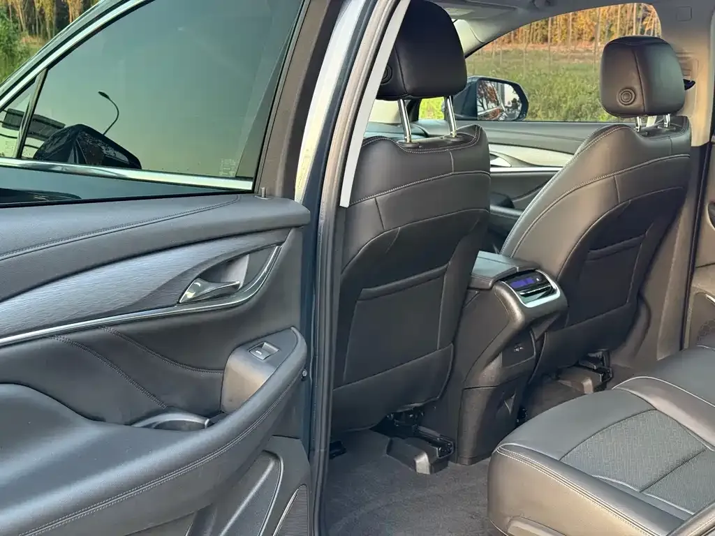 Buick Enclave 2022 из CN, фото 10