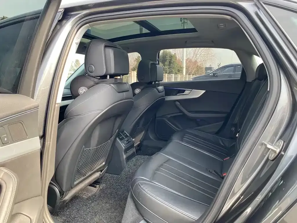 Audi A4L 2022 из CN, фото 6