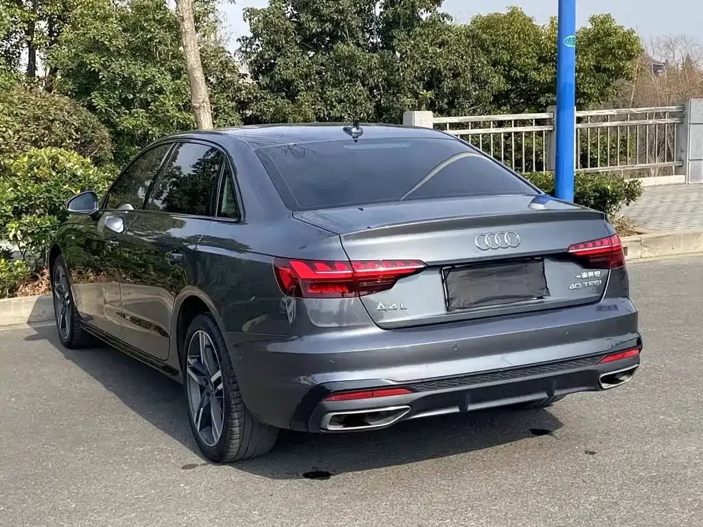 Audi A4L 2022 из CN, фото 9
