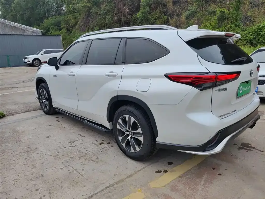 Toyota Crown Kluger 2023 из CN, фото 5