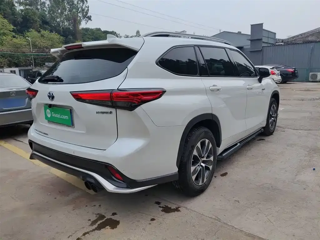 Toyota Crown Kluger 2023 из CN, фото 7