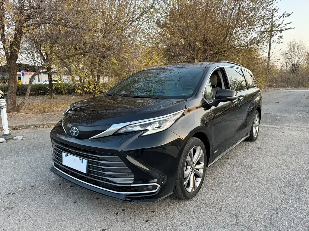 Toyota Sienna 2023 из CN, фото 1