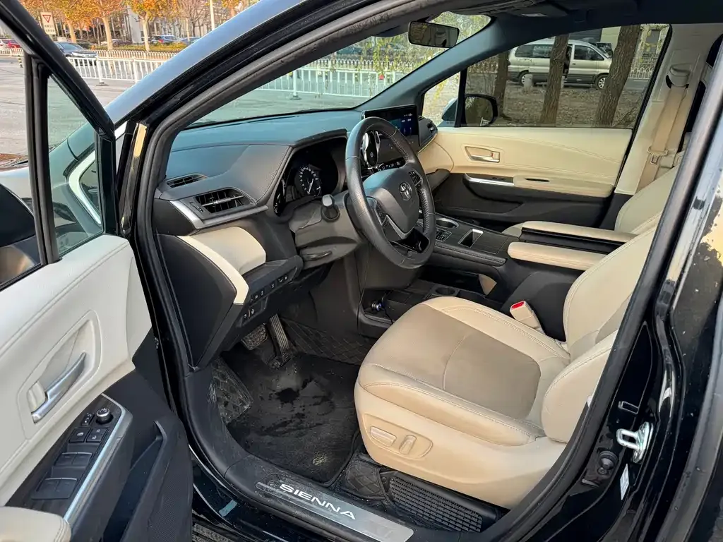 Toyota Sienna 2023 из CN, фото 4