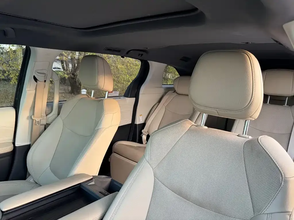 Toyota Sienna 2023 из CN, фото 7