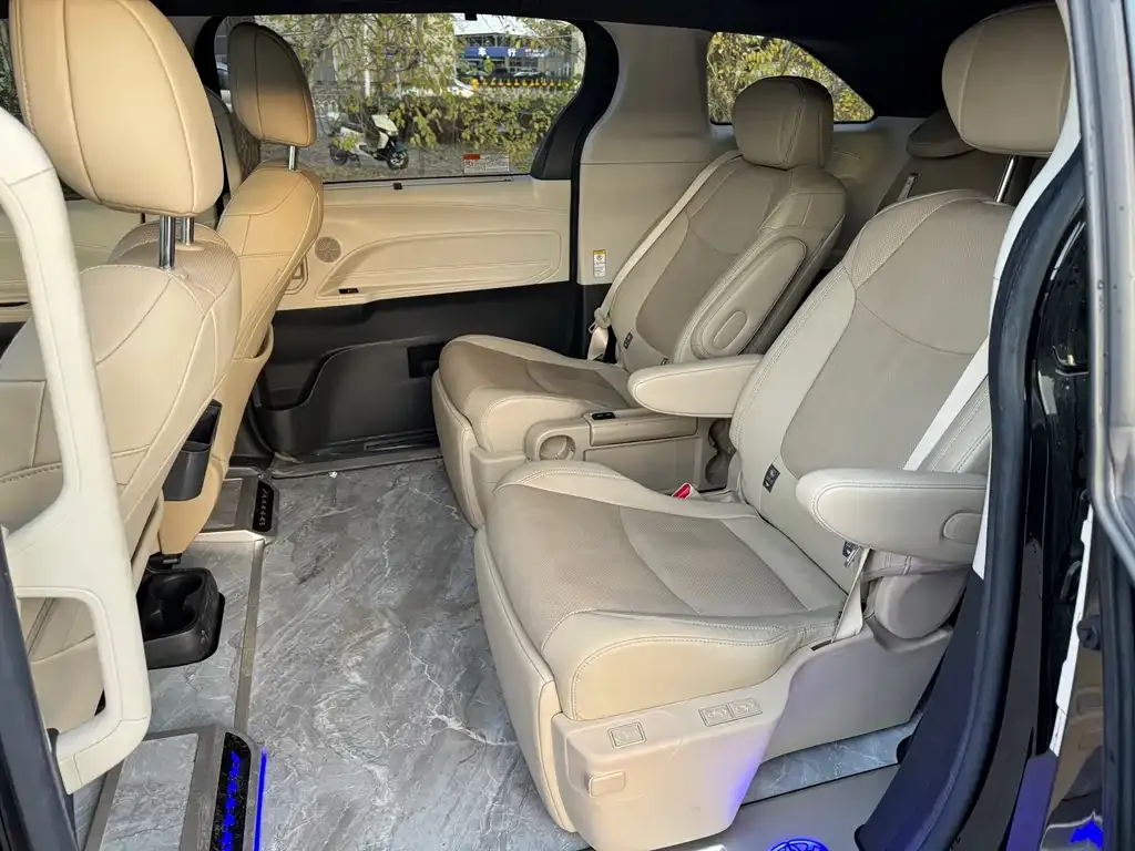 Toyota Sienna 2023 из CN, фото 8