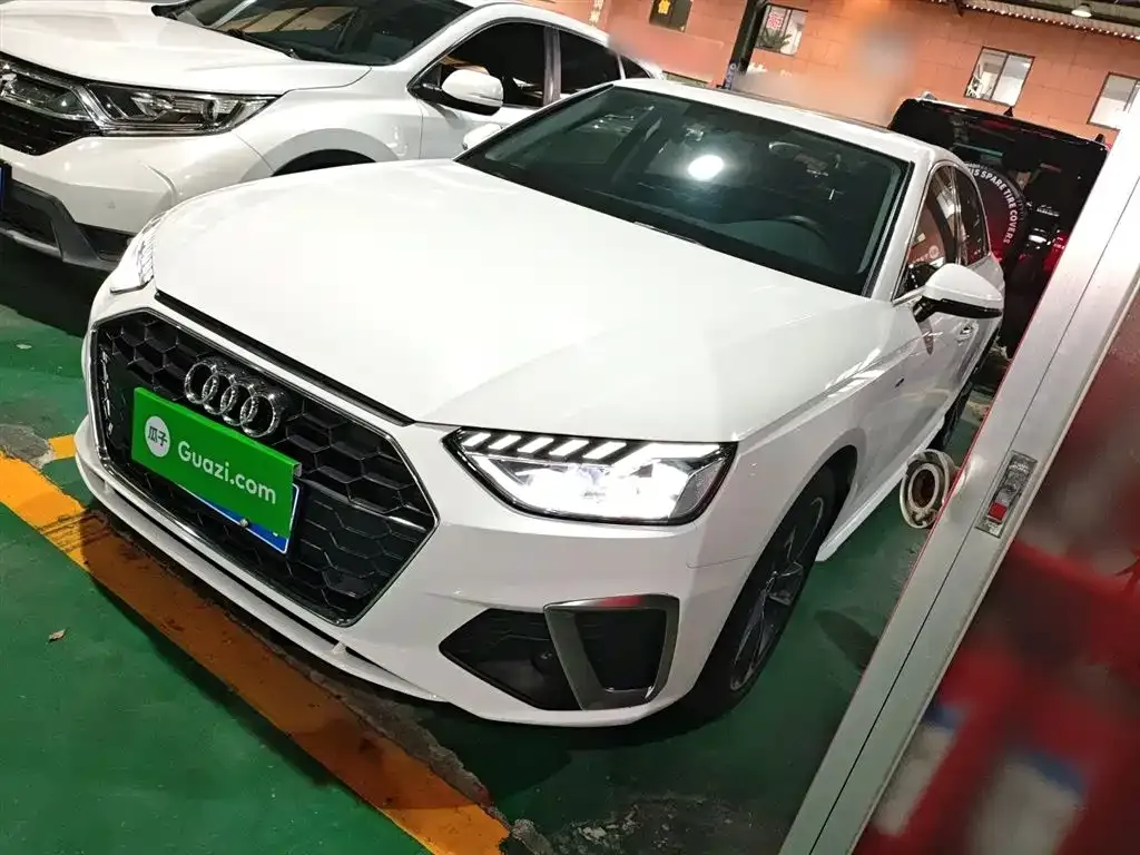 Audi A4L 2022 из CN, фото 1
