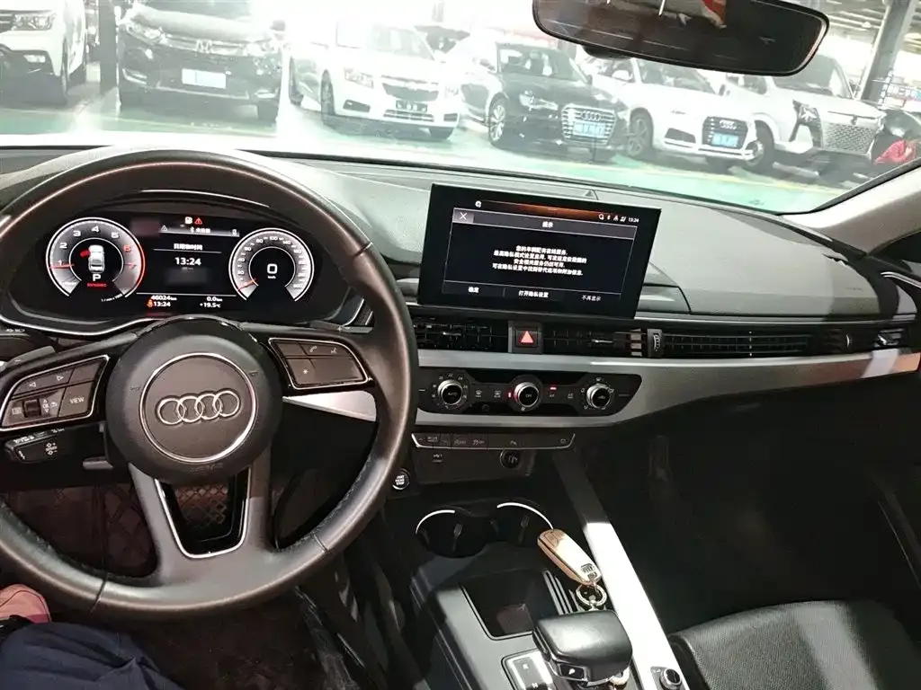 Audi A4L 2022 из CN, фото 10