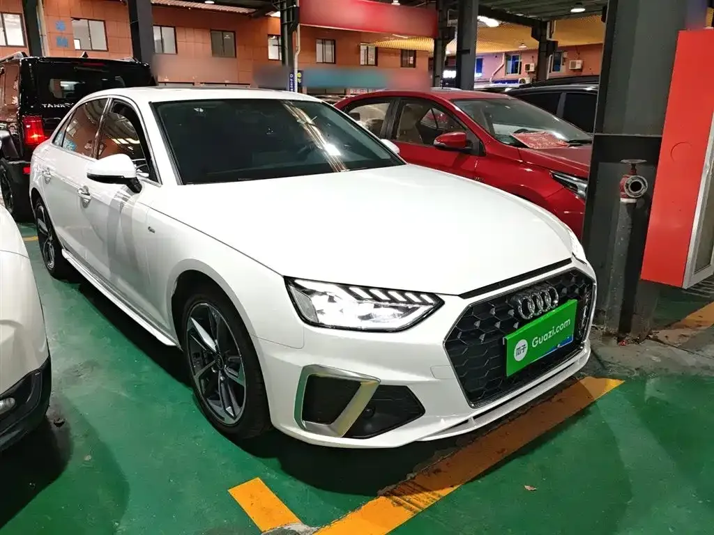 Audi A4L 2022 из CN, фото 4