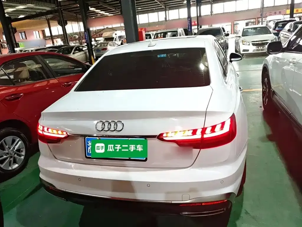 Audi A4L 2022 из CN, фото 6