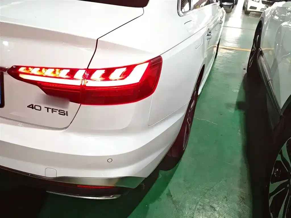 Audi A4L 2022 из CN, фото 8