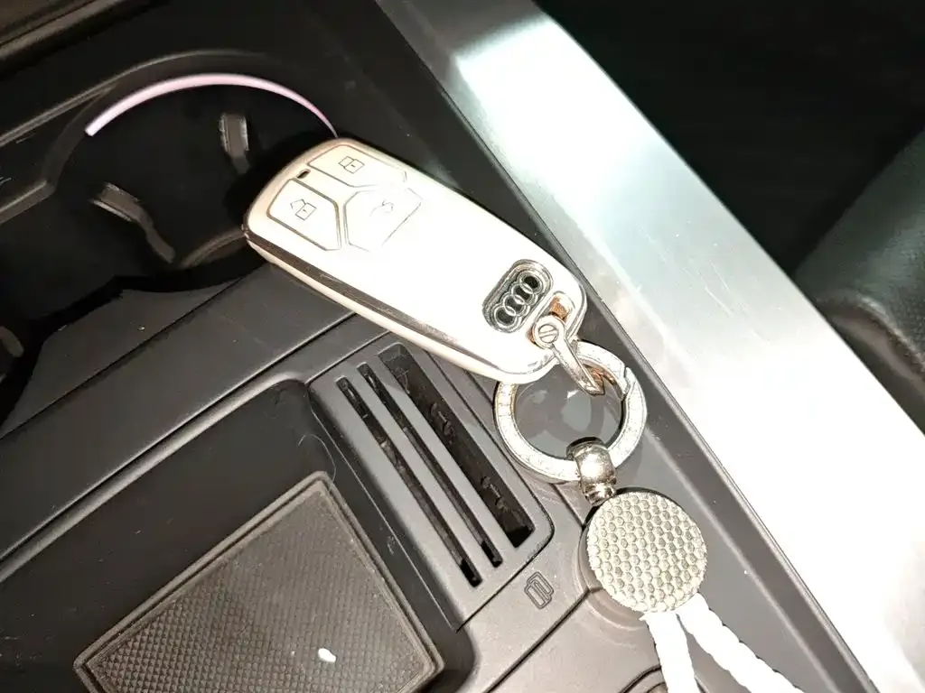 Audi A4L 2022 из CN, фото 9