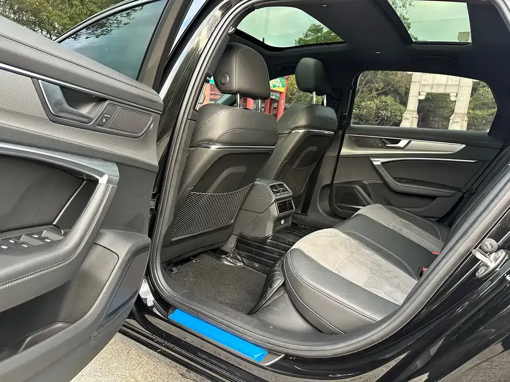 Audi A6L 2022 из CN, фото 10