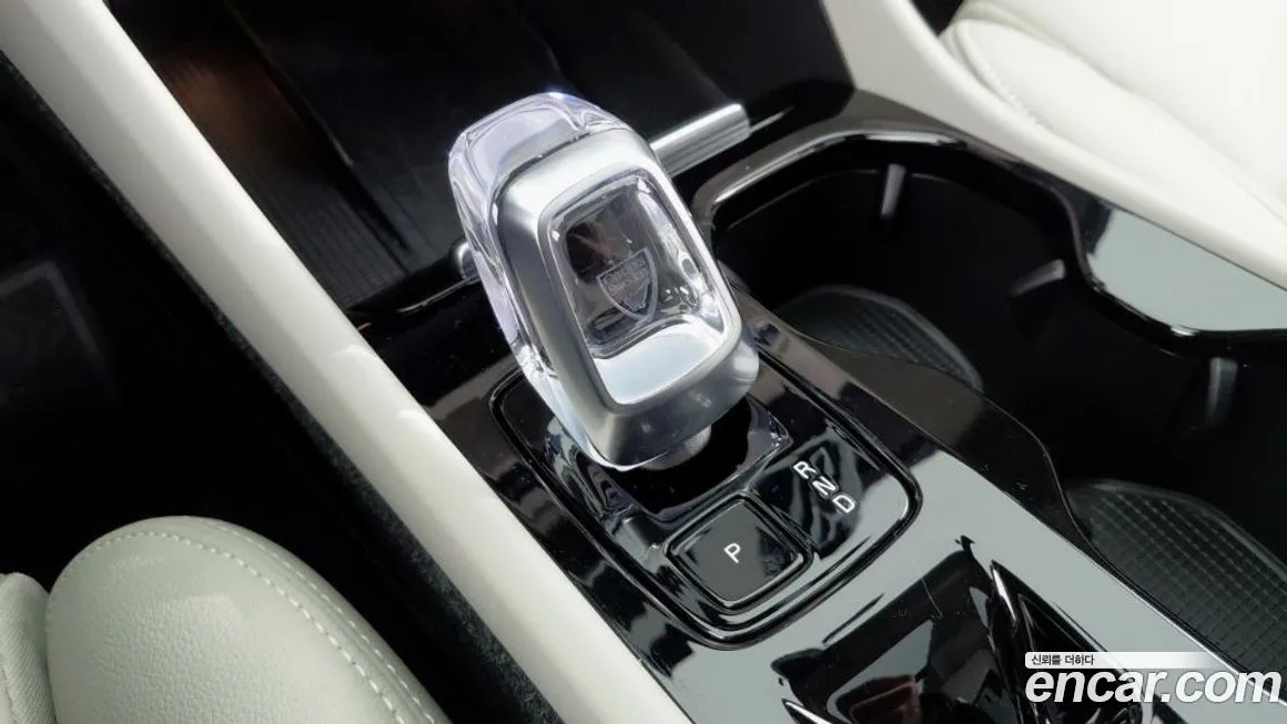 Volvo XC40 2024 из KR, фото 10