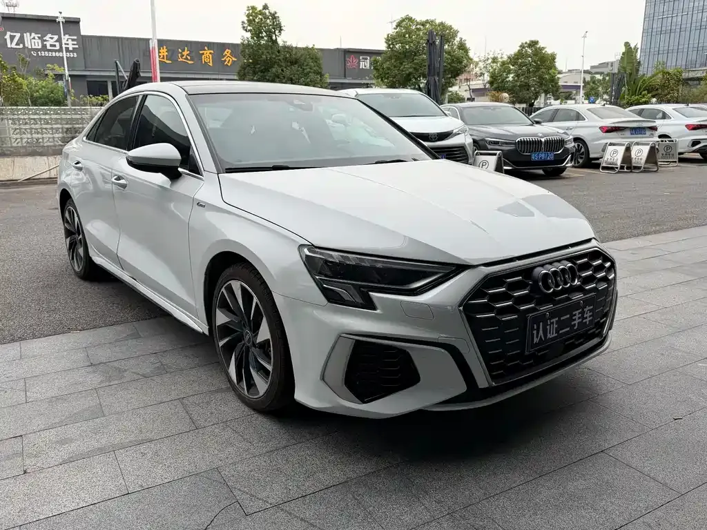 Audi A3 2023 из CN, фото 2