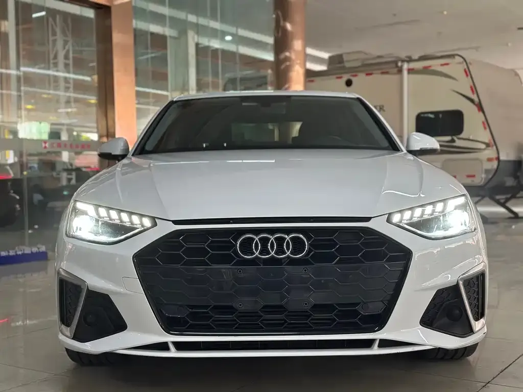 Audi A4L 2021 из CN, фото 2