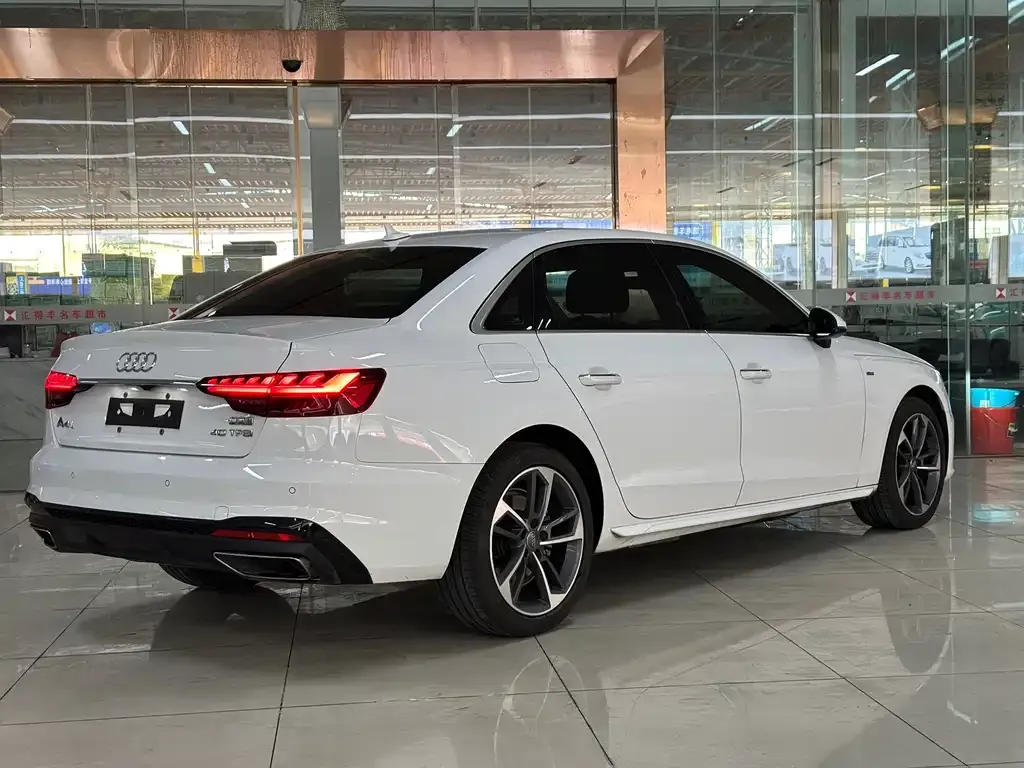 Audi A4L 2021 из CN, фото 5