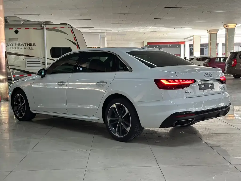 Audi A4L 2021 из CN, фото 7