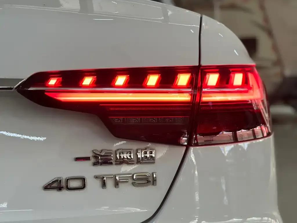 Audi A4L 2021 из CN, фото 8