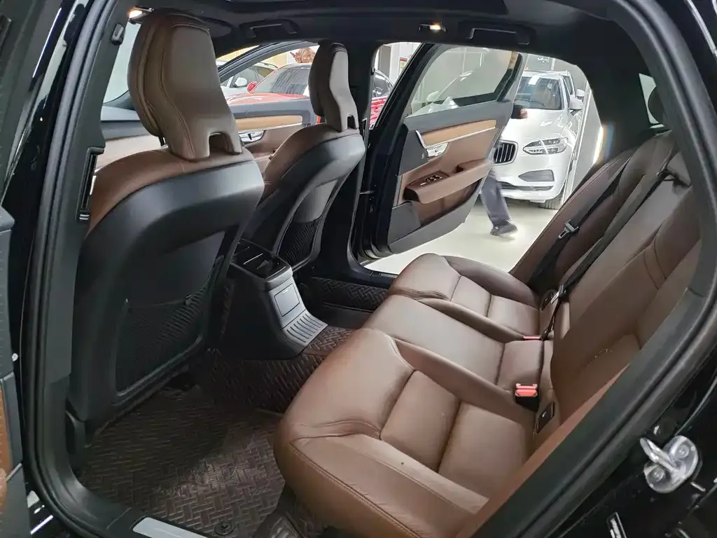 Volvo S90 PHEV 2023 из CN, фото 8