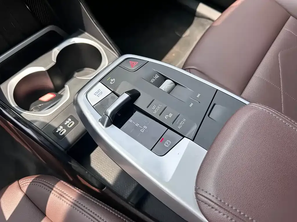 BMW iX1 2024 из CN, фото 7