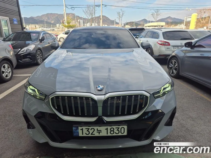 BMW 5-Series 2024 из KR, фото 2