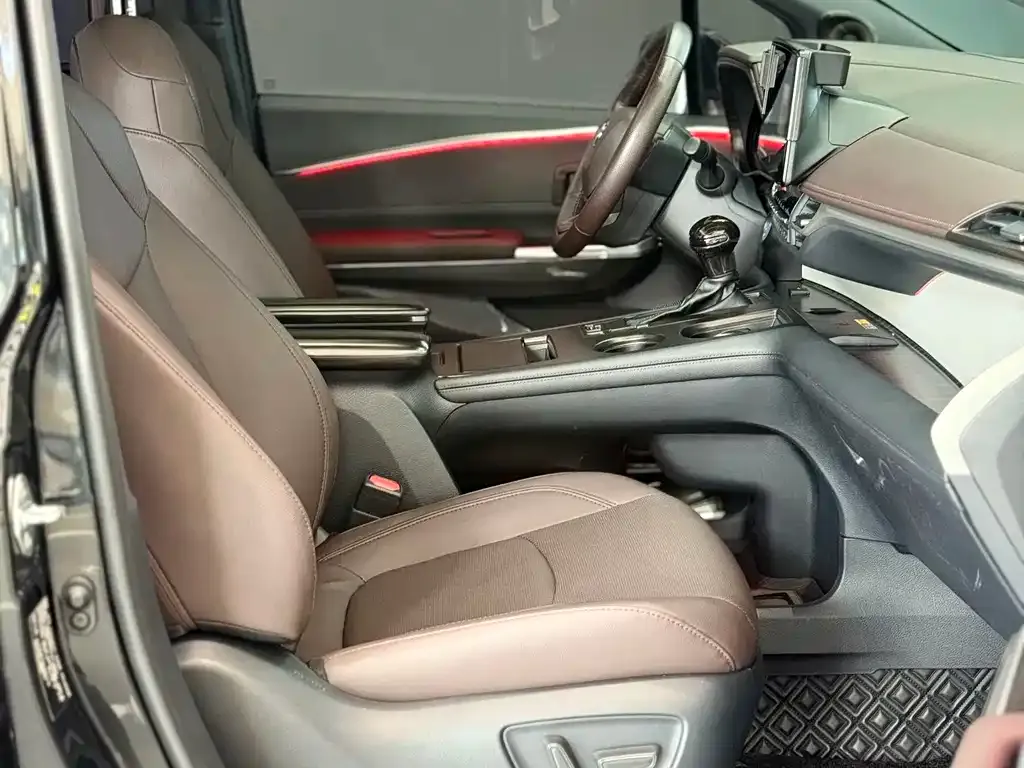 Toyota Granvia 2023 из CN, фото 10