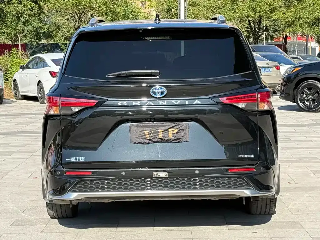 Toyota Granvia 2023 из CN, фото 4