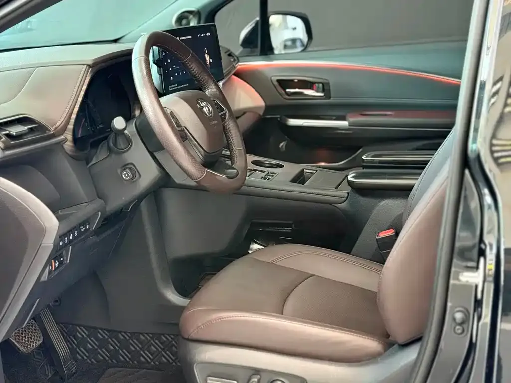Toyota Granvia 2023 из CN, фото 6