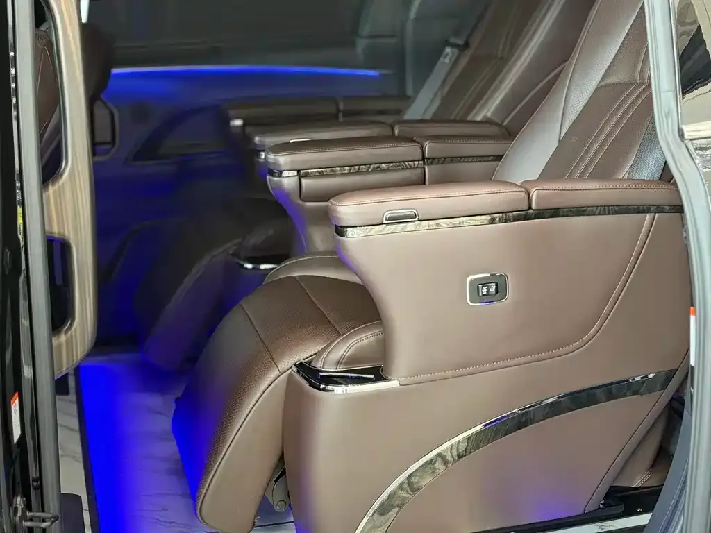 Toyota Granvia 2023 из CN, фото 7