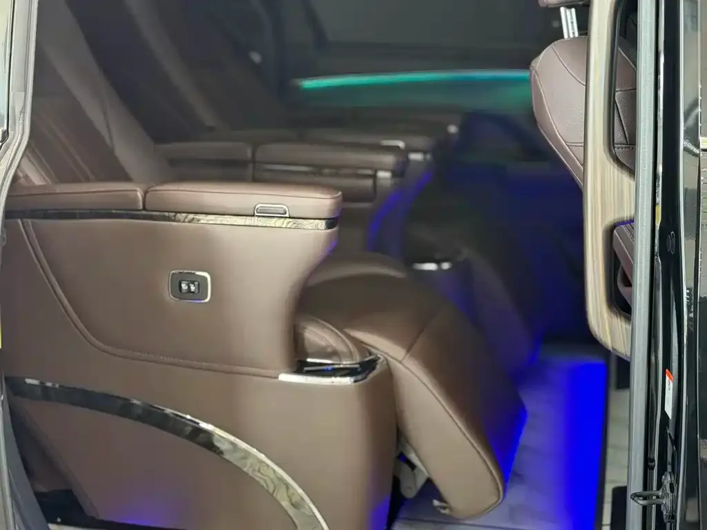 Toyota Granvia 2023 из CN, фото 8
