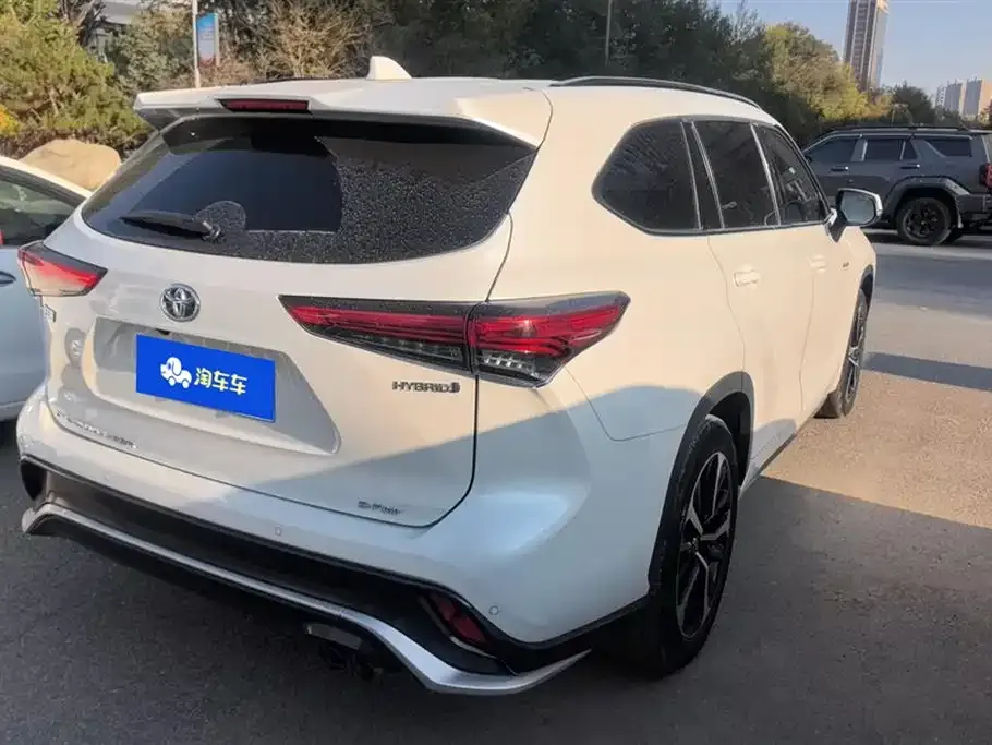 Toyota Crown Kluger 2022 из CN, фото 3