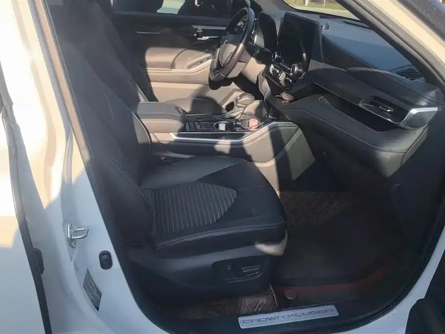 Toyota Crown Kluger 2022 из CN, фото 8