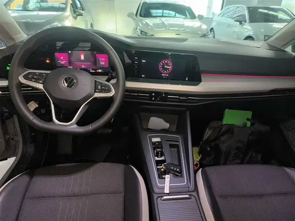 Volkswagen Golf 2023 из CN, фото 10
