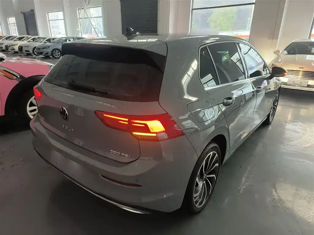 Volkswagen Golf 2023 из CN, фото 7
