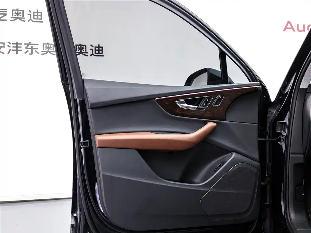 Audi Q7 2021 из CN, фото 10