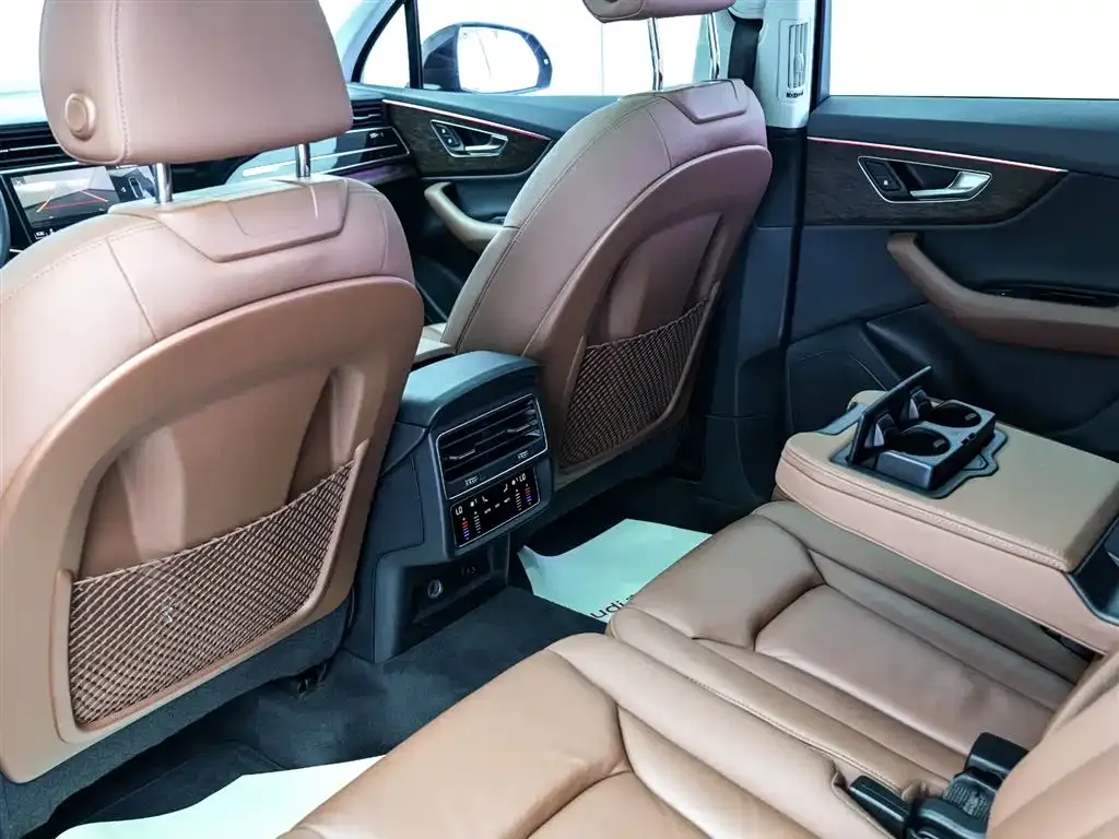 Audi Q7 2021 из CN, фото 7