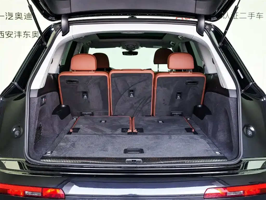 Audi Q7 2021 из CN, фото 9